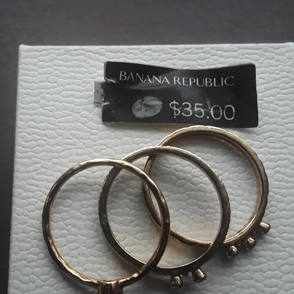 💫 EUC | BANANA REPUBLIC 3 Gold-Tone Rings- Size 7 💫 - Picture 3 of 4